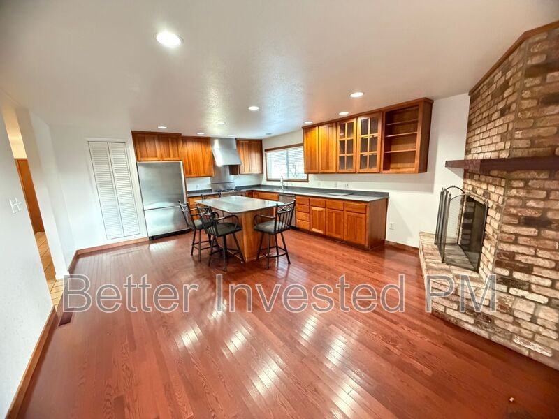 1215 Marwen Dr - Photo 2 of 27