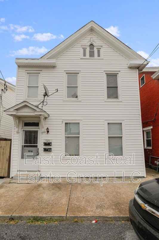 721 2nd St #B - Photo 2 of 28