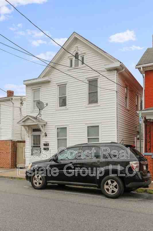 721 2nd St #B - Photo 4 of 28