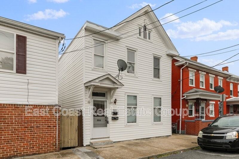 721 2nd St #B - Photo 5 of 28