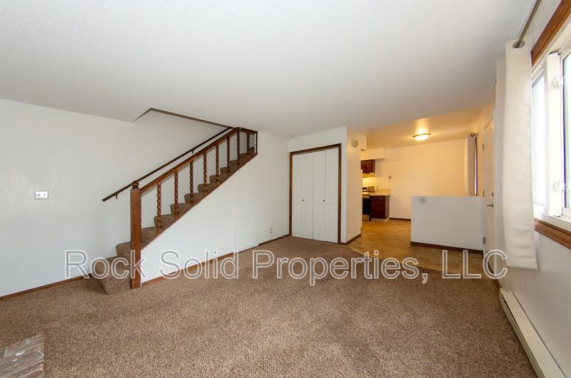 1610 Taft Ave - Photo 5 of 21