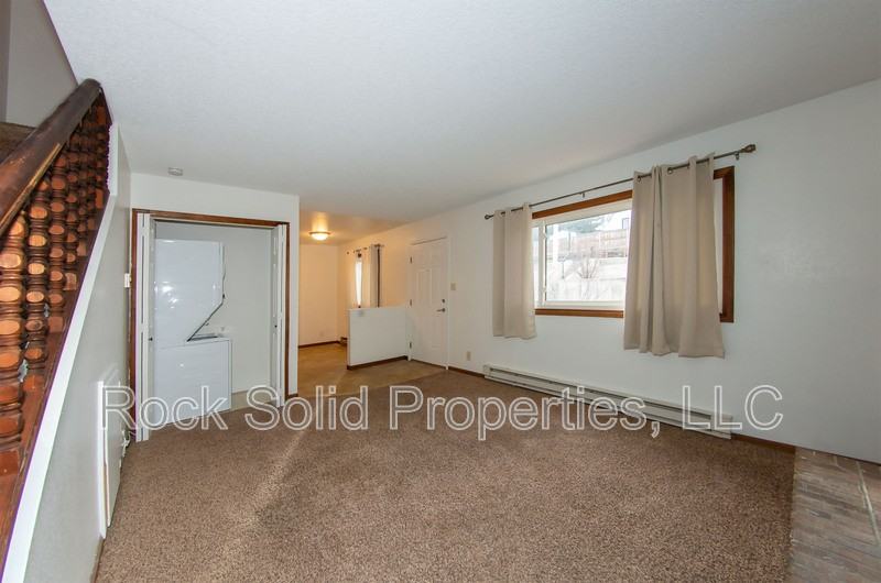 1610 Taft Ave - Photo 6 of 21