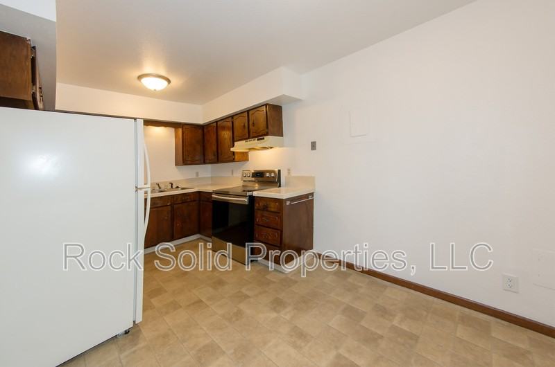 1610 Taft Ave - Photo 7 of 21