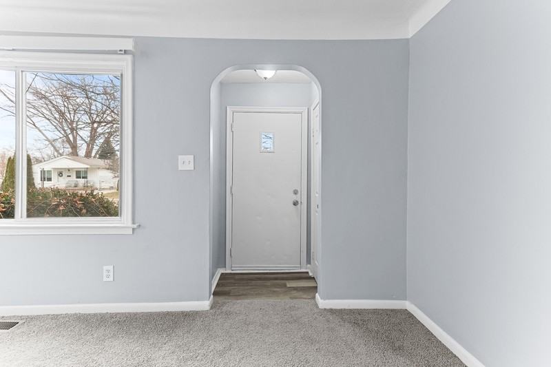 23123 Lambrecht Ave - Photo 3 of 15