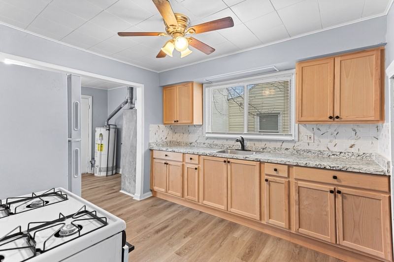 23123 Lambrecht Ave - Photo 5 of 15