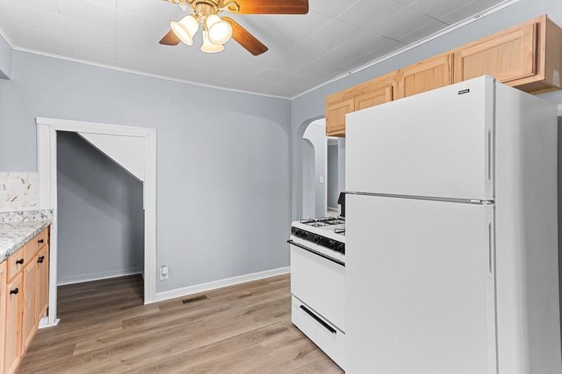 23123 Lambrecht Ave - Photo 6 of 15