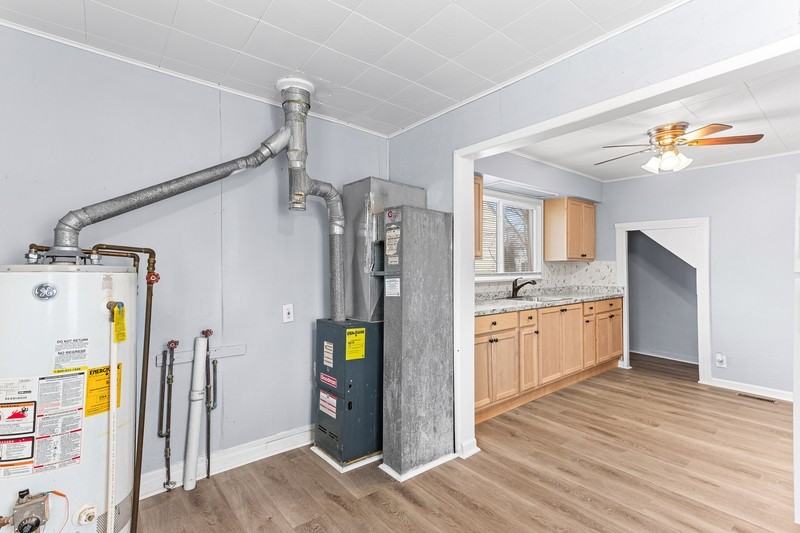 23123 Lambrecht Ave - Photo 7 of 15