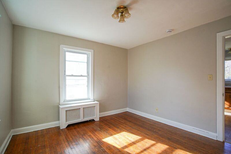 42R Jefferson St #1stFL - Photo 7 of 12