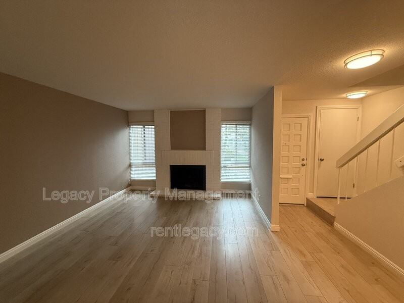 2298 Sierra Blvd #C - Photo 3 of 15