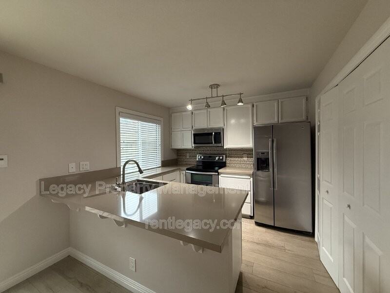 2298 Sierra Blvd #C - Photo 4 of 15