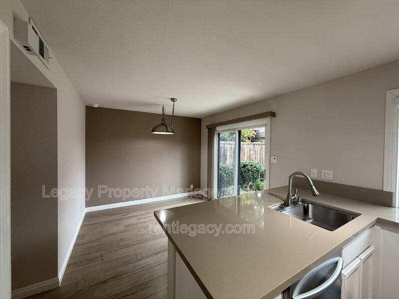 2298 Sierra Blvd #C - Photo 5 of 15