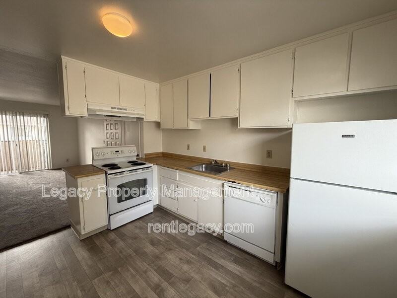 2318 Church Ave #6 - Photo 4 of 13