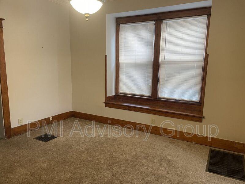 1000 Sw College Ave - Photo 3 of 14