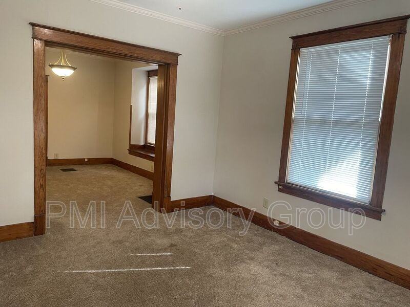 1000 Sw College Ave - Photo 6 of 14