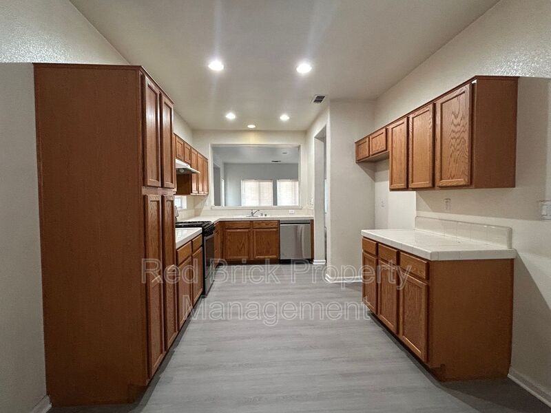 3577 Santiago Ave - Photo 3 of 9