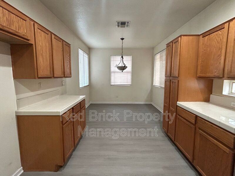 3577 Santiago Ave - Photo 4 of 9