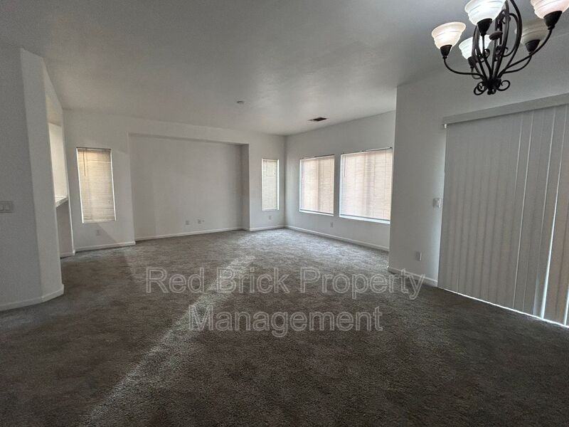 3577 Santiago Ave - Photo 5 of 9