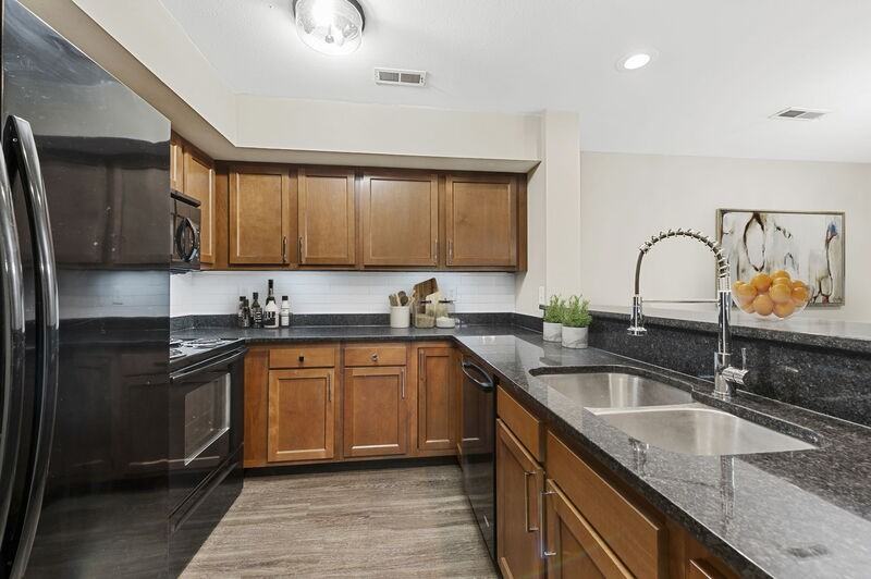 1040 University Dr #3 - Photo 4 of 21