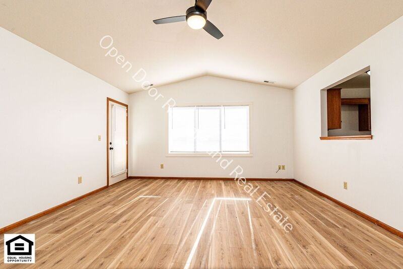 1514 Fieldstone Dr - Photo 5 of 23