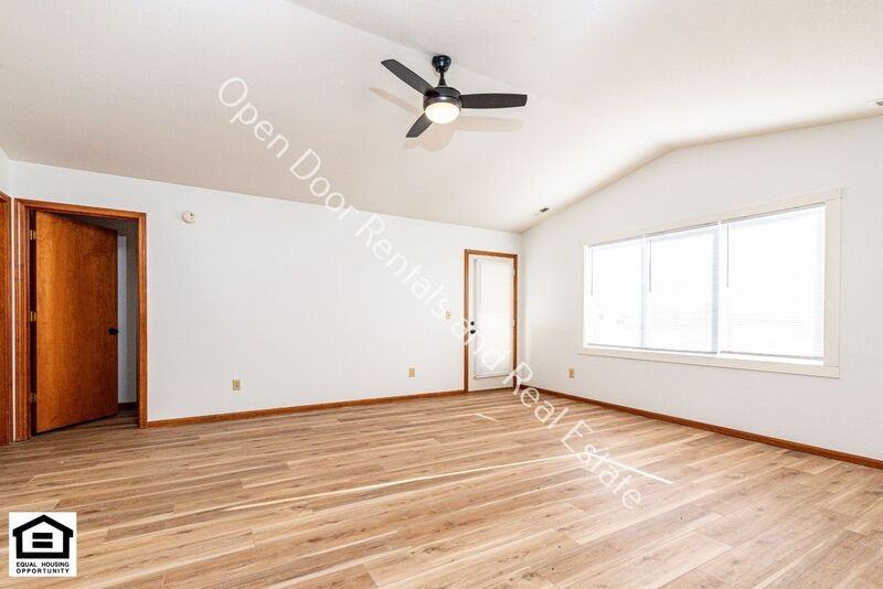 1514 Fieldstone Dr - Photo 6 of 23