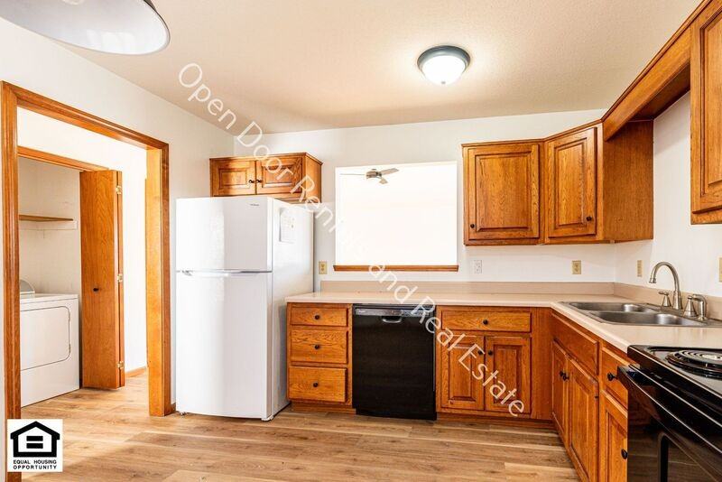 1514 Fieldstone Dr - Photo 7 of 23