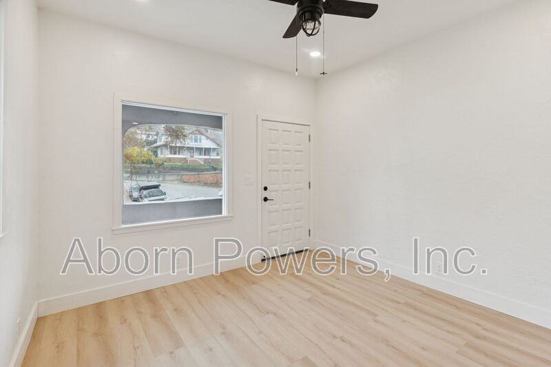 1032 Spring St #B - Photo 4 of 15