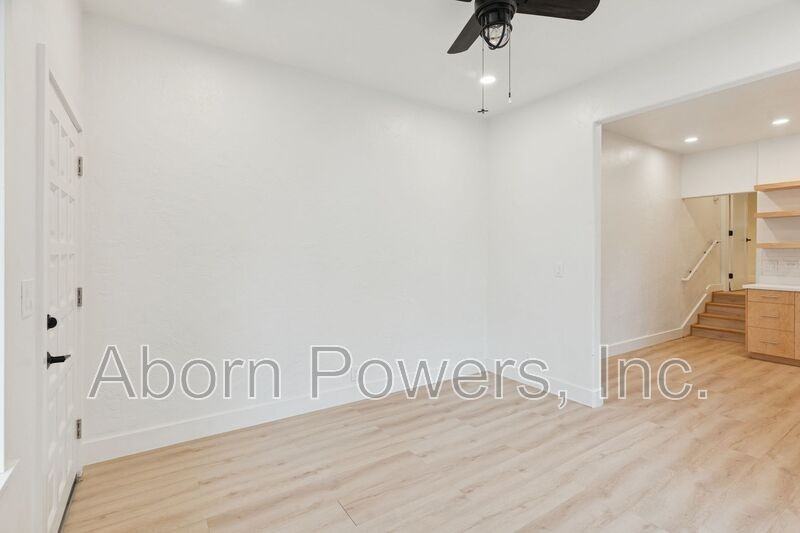 1032 Spring St #B - Photo 5 of 15