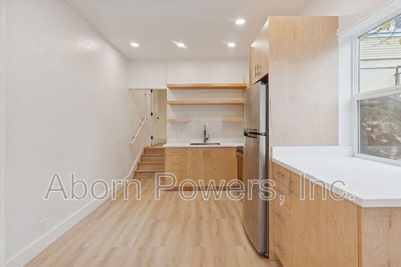 1032 Spring St #B - Photo 6 of 15