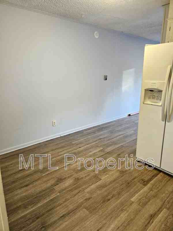 1108 Marion St - Photo 4 of 10