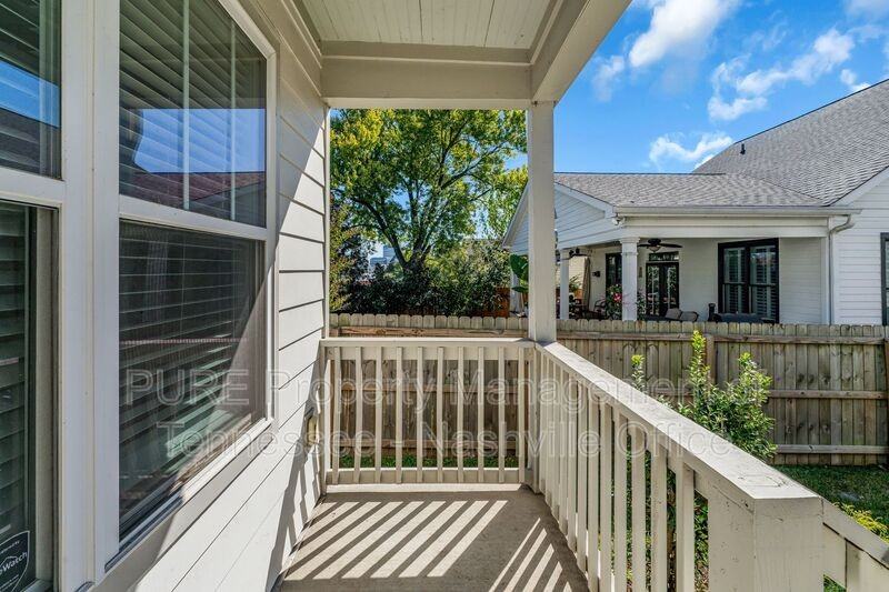 1404 10th Ave N #B - Photo 3 of 35