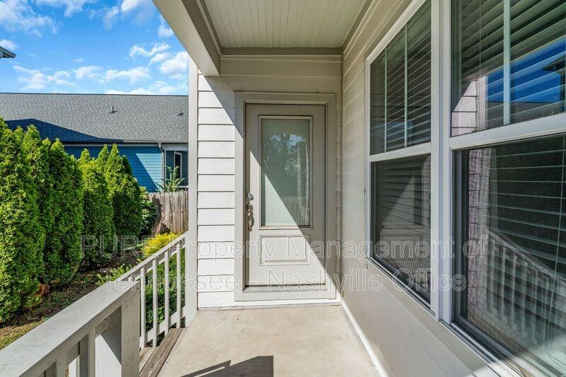 1404 10th Ave N #B - Photo 4 of 35