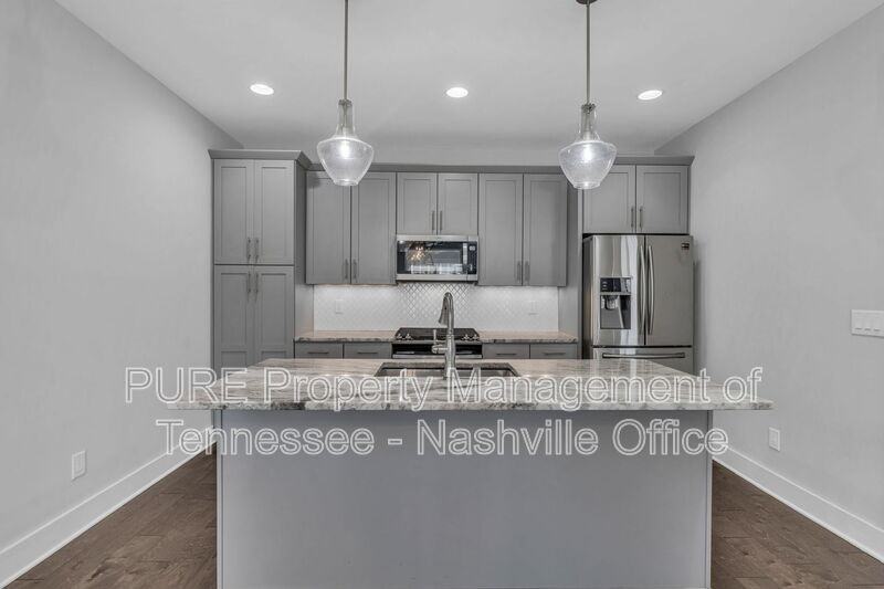 1404 10th Ave N #B - Photo 7 of 35