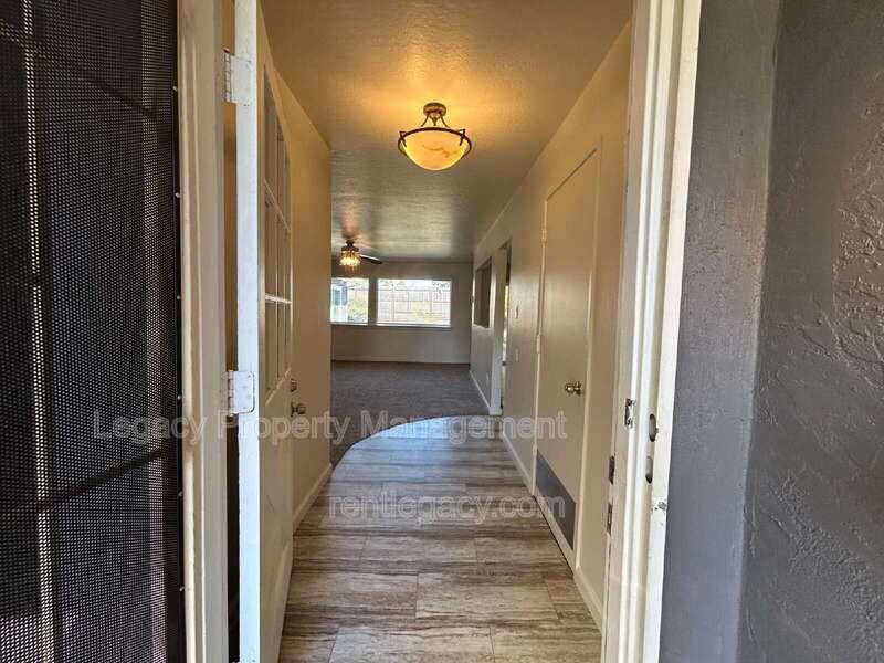 2213 N Cirby Way - Photo 3 of 34