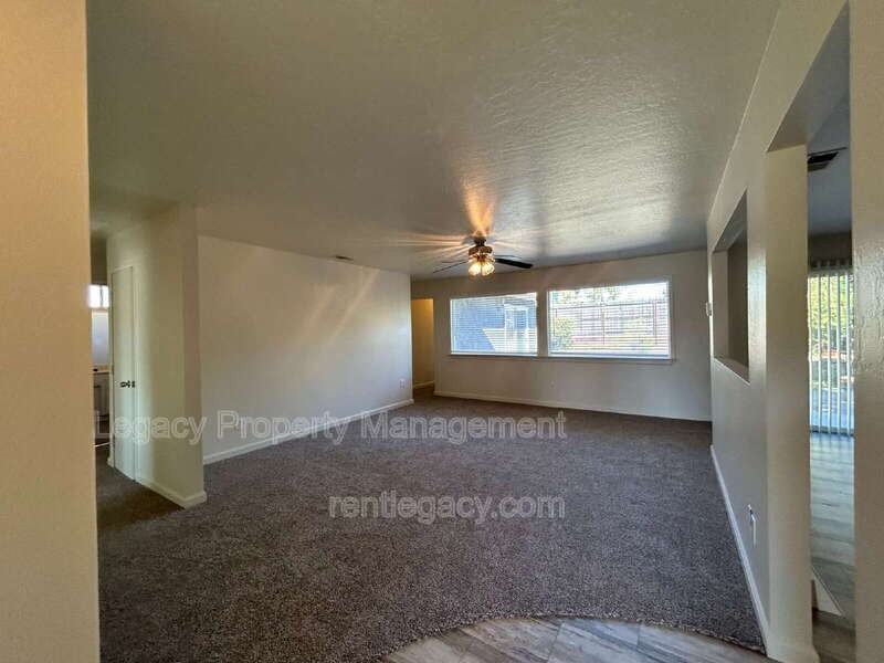 2213 N Cirby Way - Photo 4 of 34