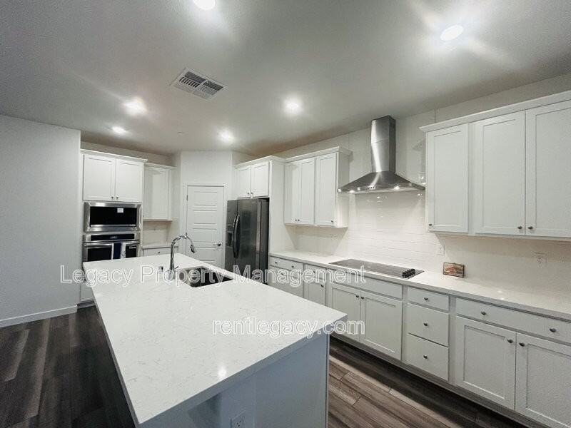 3760 Oyster Point Way - Photo 7 of 27