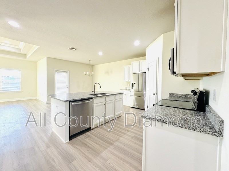 115 Moonraker Cir - Photo 3 of 30