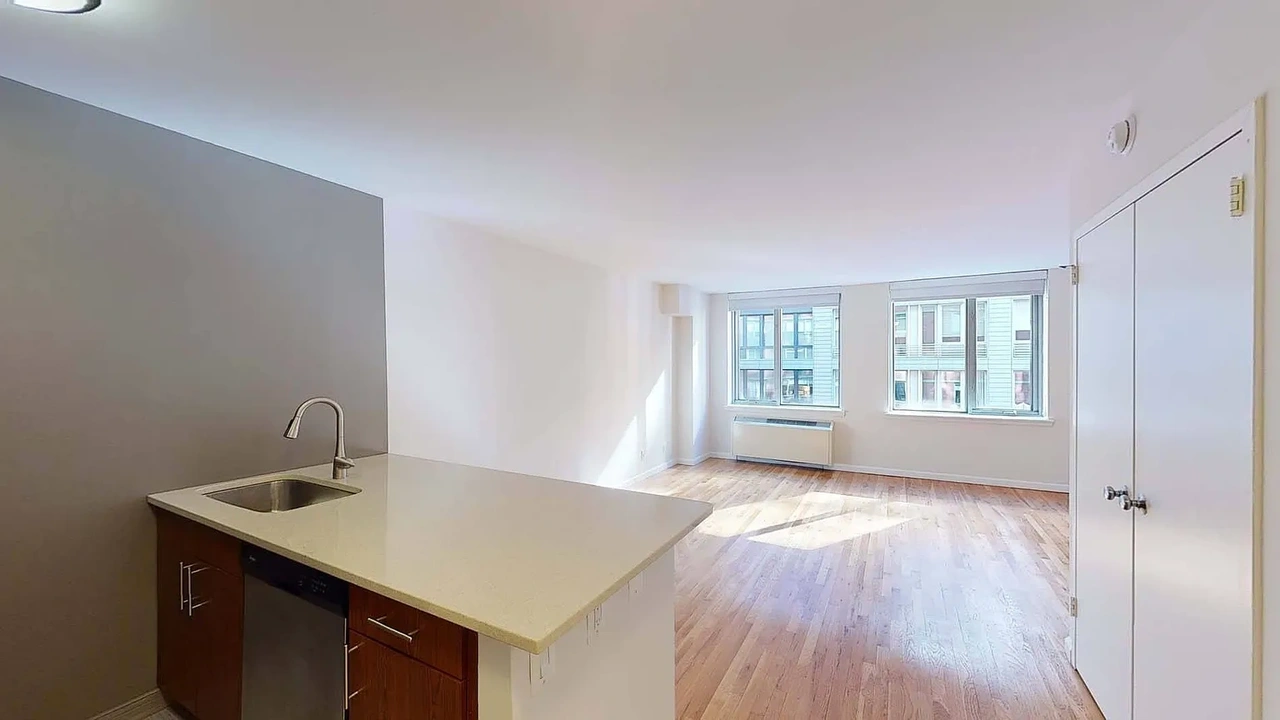 120 W 21st St - Photo 4 of 30