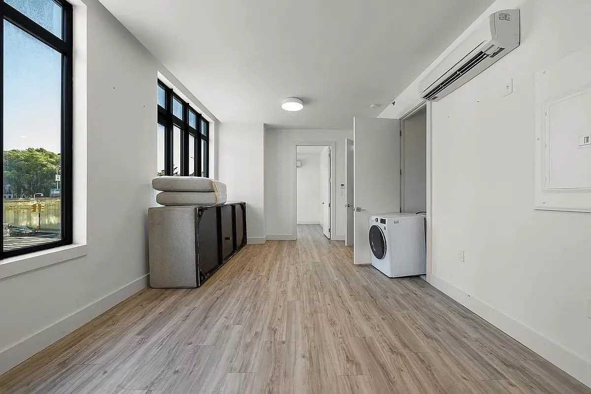 576 4th Ave #23 - Photo 4 of 7