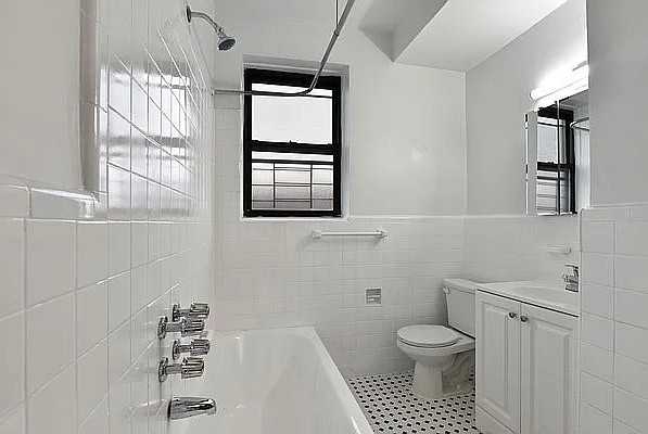3240 Henry Hudson Pkwy #7K - Photo 3 of 7