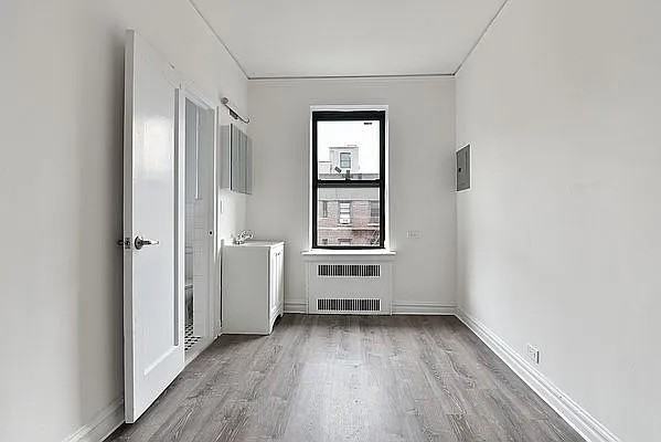 3240 Henry Hudson Pkwy #7K - Photo 4 of 7