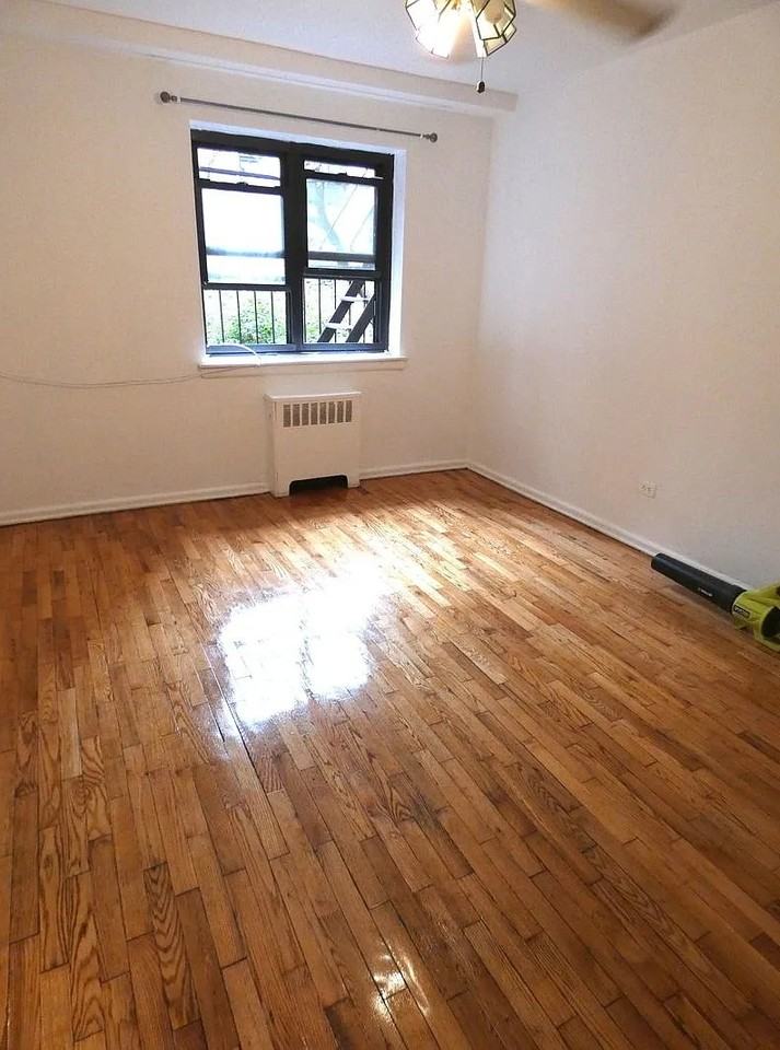 2540 31st Ave #1R - Photo 2 of 9