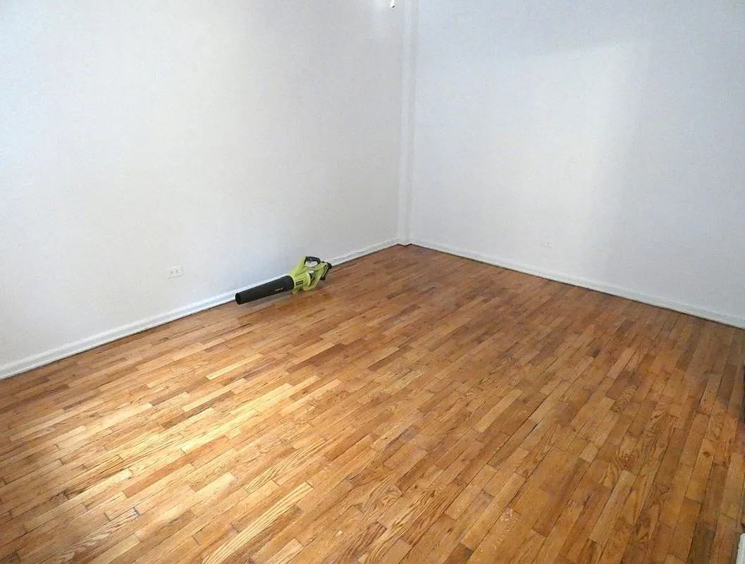 2540 31st Ave #1R - Photo 3 of 9