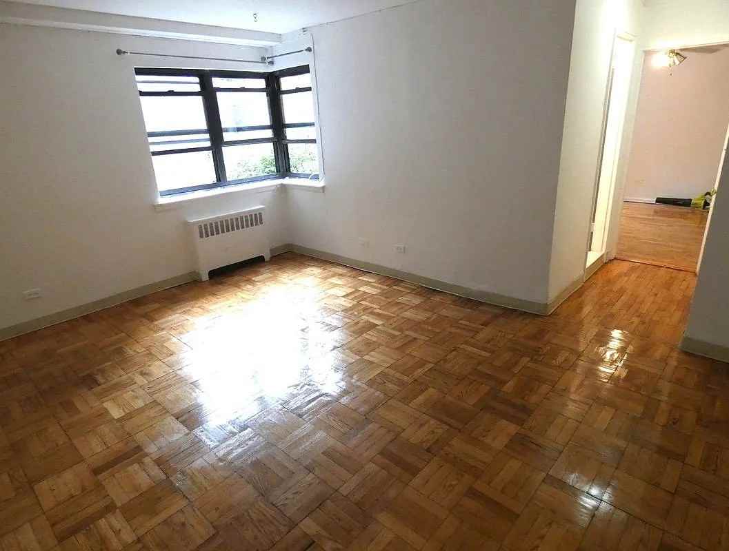 2540 31st Ave #1R - Photo 5 of 9