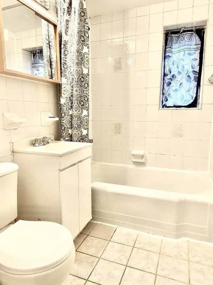 2540 31st Ave #1R - Photo 6 of 9