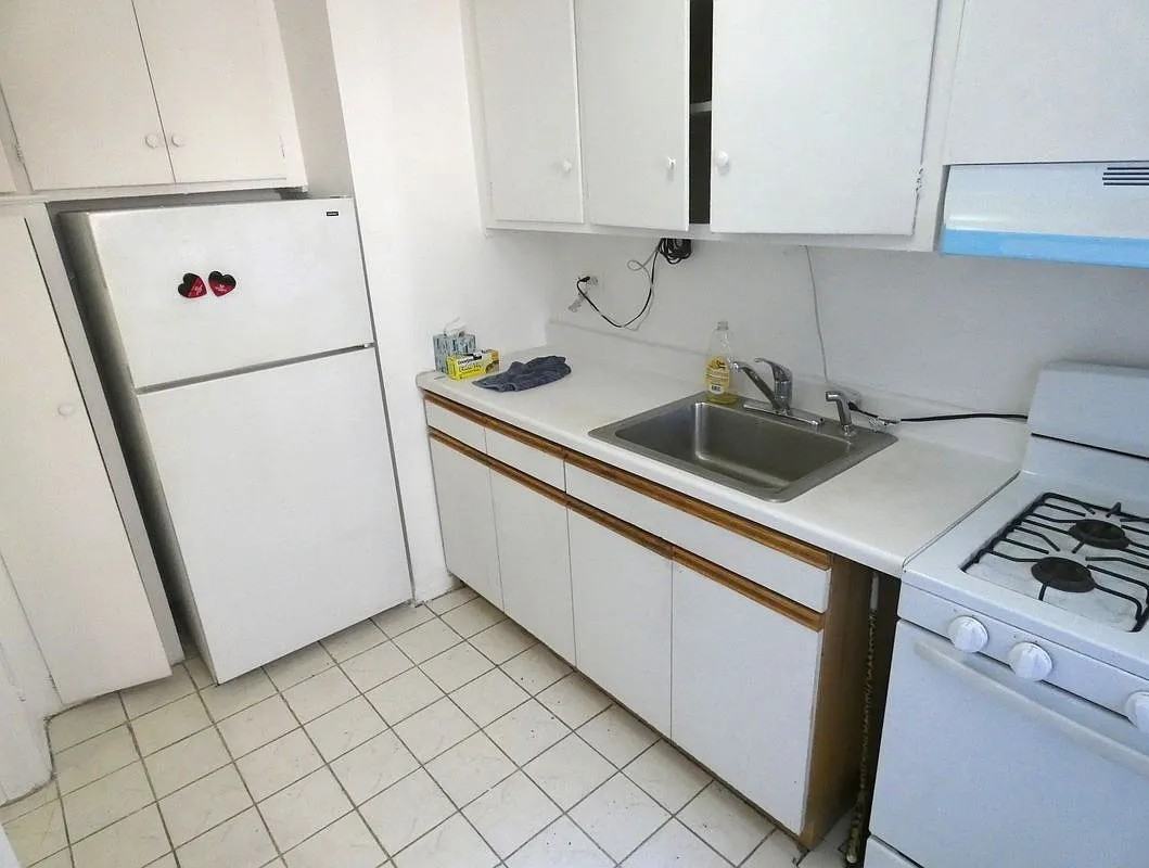 2540 31st Ave #1R - Photo 7 of 9