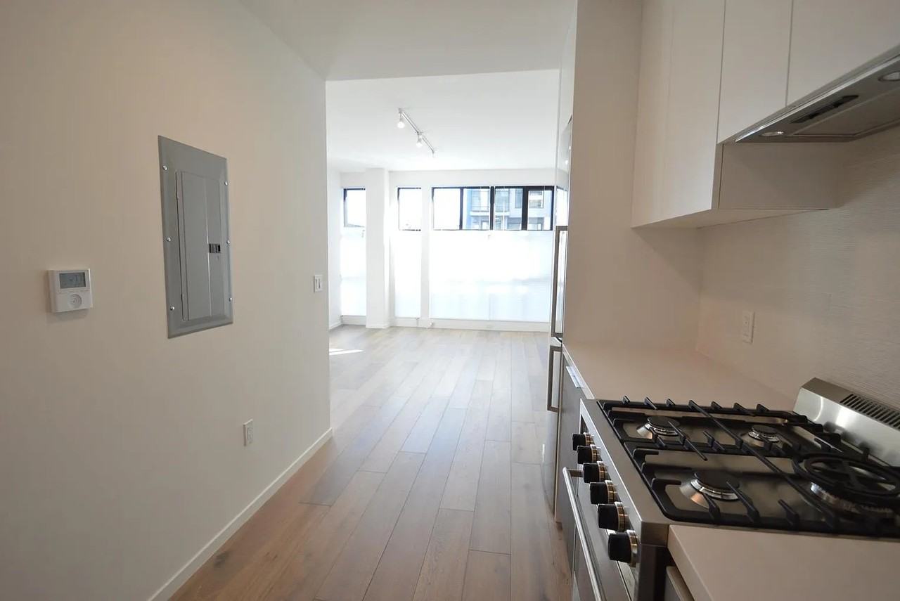 1433 Bush St #205 - Photo 4 of 19