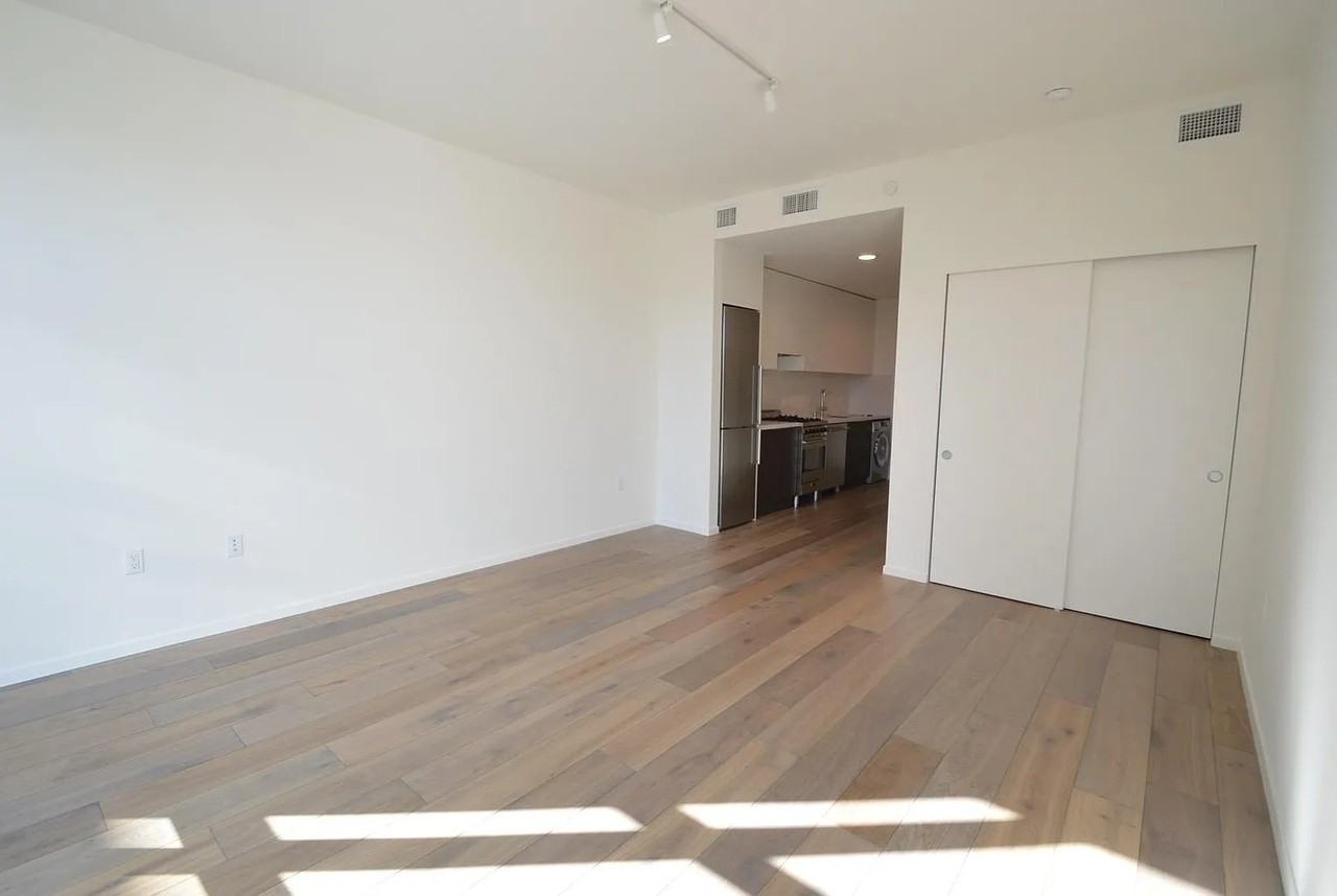 1433 Bush St #205 - Photo 7 of 19