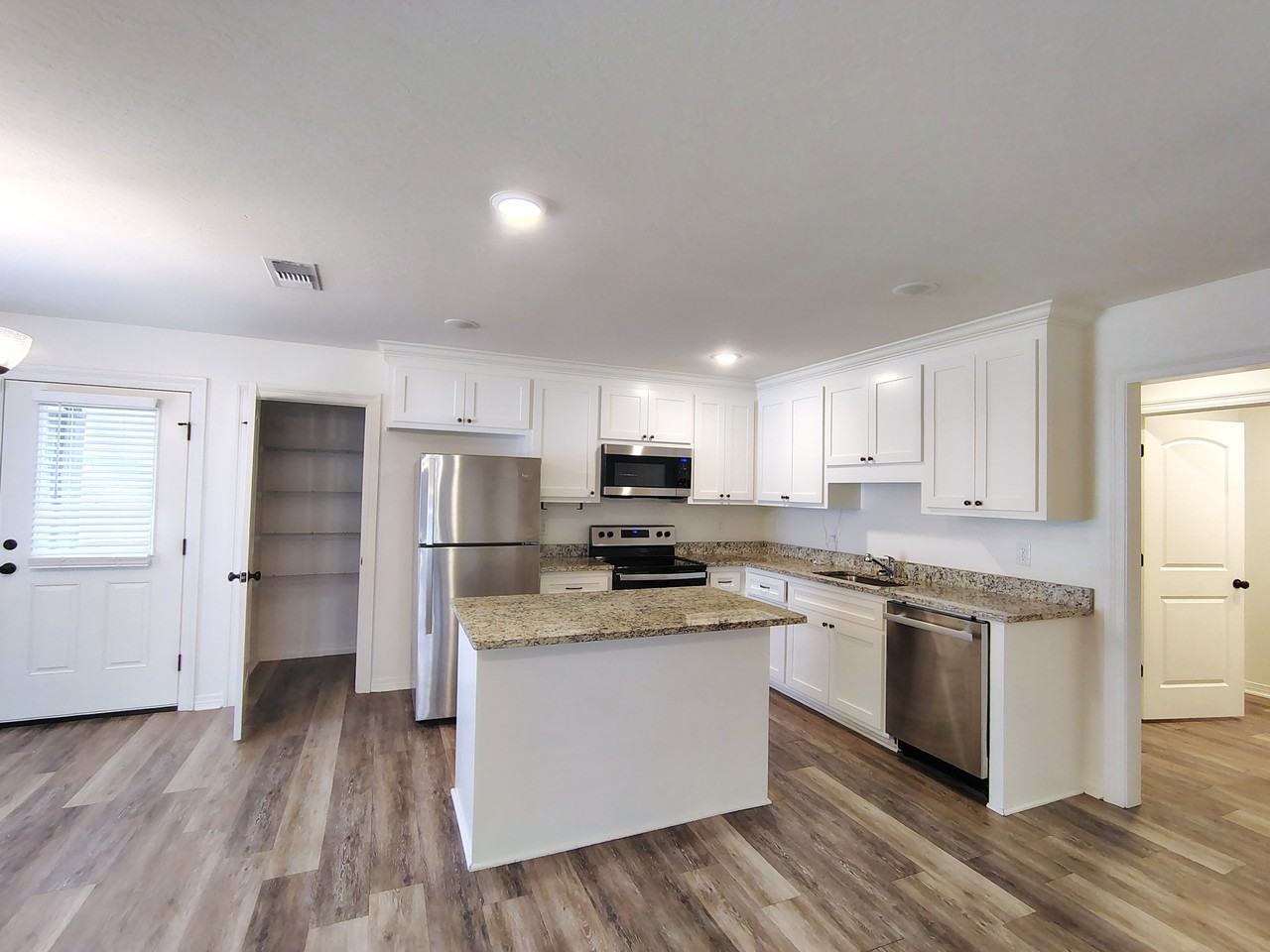 201 Williams St - Photo 6 of 21