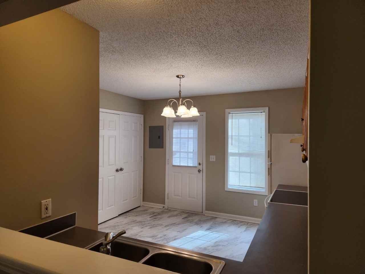 157 Pounds Ave Sw - Photo 5 of 16