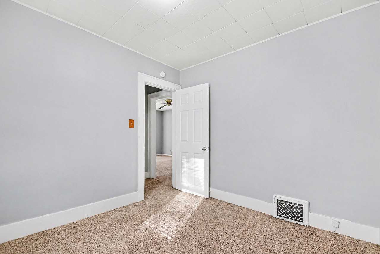 138 Orange Ave - Photo 3 of 18